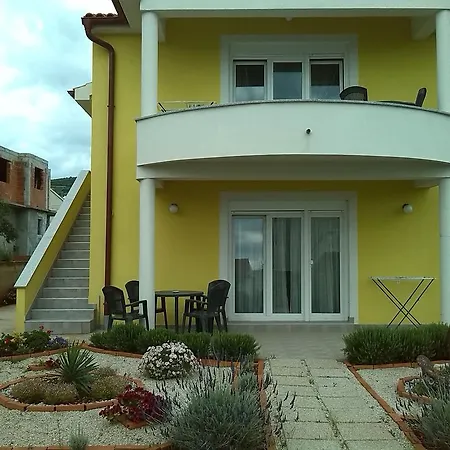 Laura I Angelina Apartmán