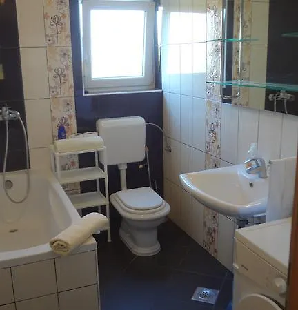 Laura I Angelina Apartmán Tribalj