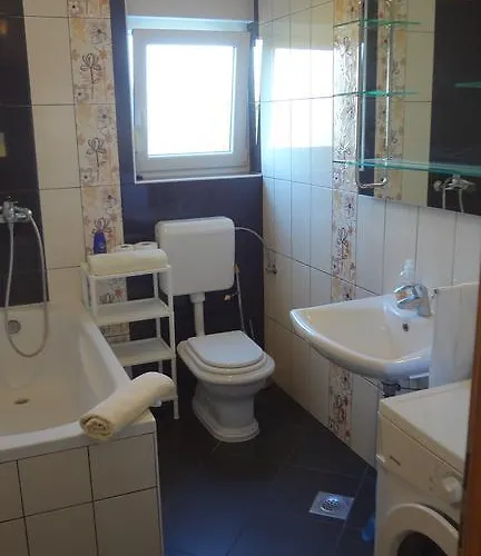 Laura I Angelina Appartement Tribalj